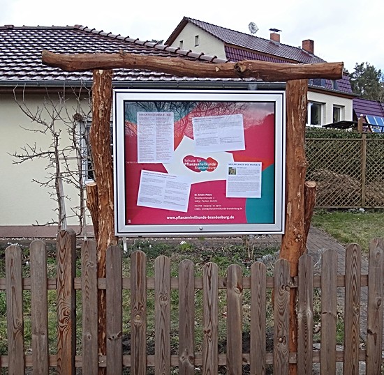 Schaukasten Schule für Pflanzenheilkunde Brandenburg